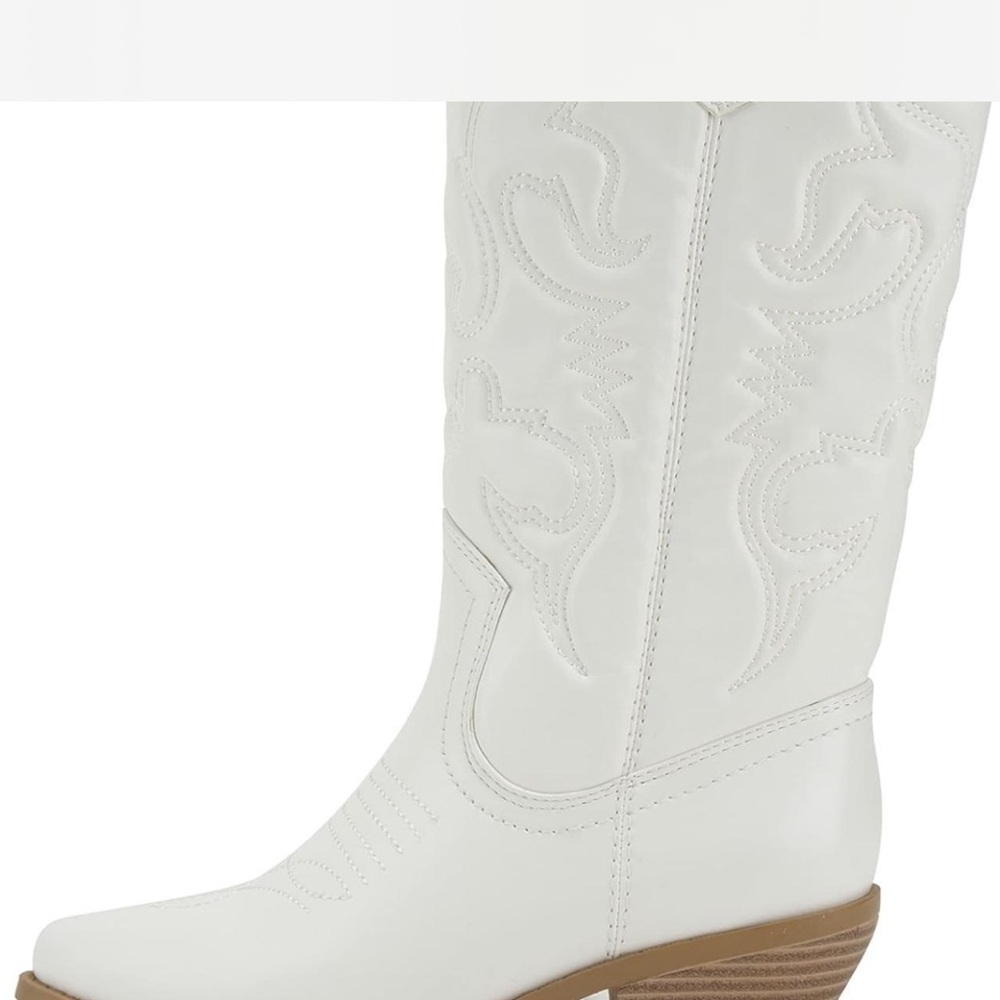 Elegant White Embroidered Women's Boots